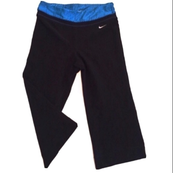 🆕 Nike black & chevron straight leg capris… - Picture 1 of 9